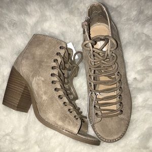 Mossimo Taupe Phobe Lace-up Booties size 6 NWT